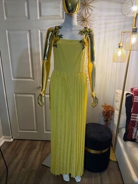 SHEIN Yellow Floral Strap Pleated jumpsuit